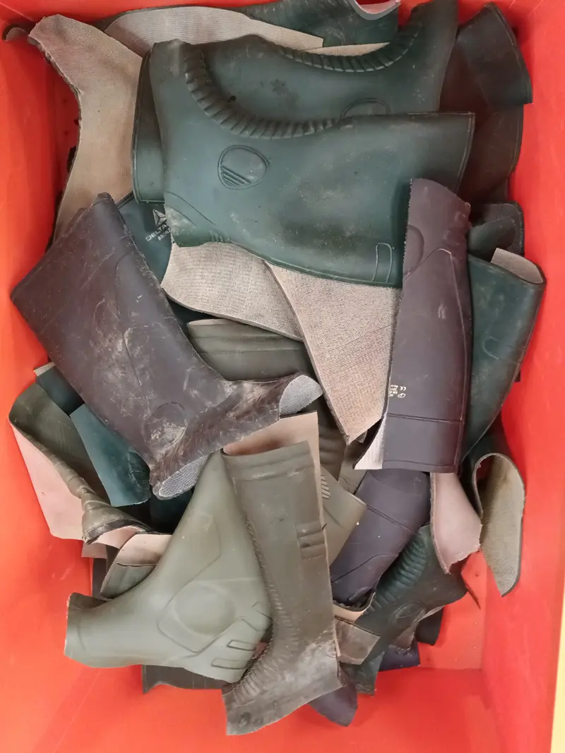 Photo bottes grandes familles des EPI Keenat, sensibilisation, collecte, recyclage et valorisation des déchets