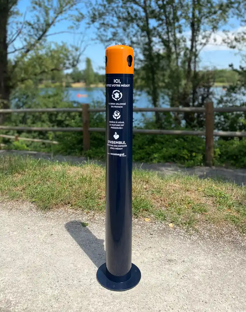 Solution cendrier extérieur atlantique sur pied Ecomégot Keenat, sensibilisation, collecte recyclage et valorisation des déchets Bordeaux