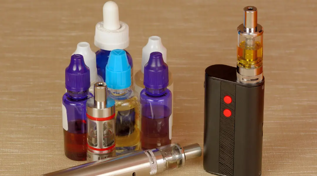Recycler les cigarettes électroniques avec un flacon e-liquide.