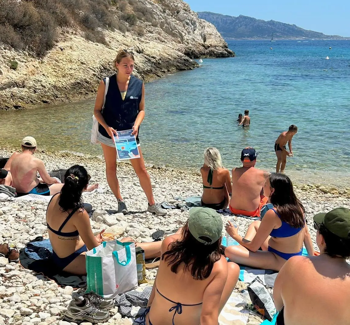 Mobilisateur nomade sur les plages sur la pollution des mégots