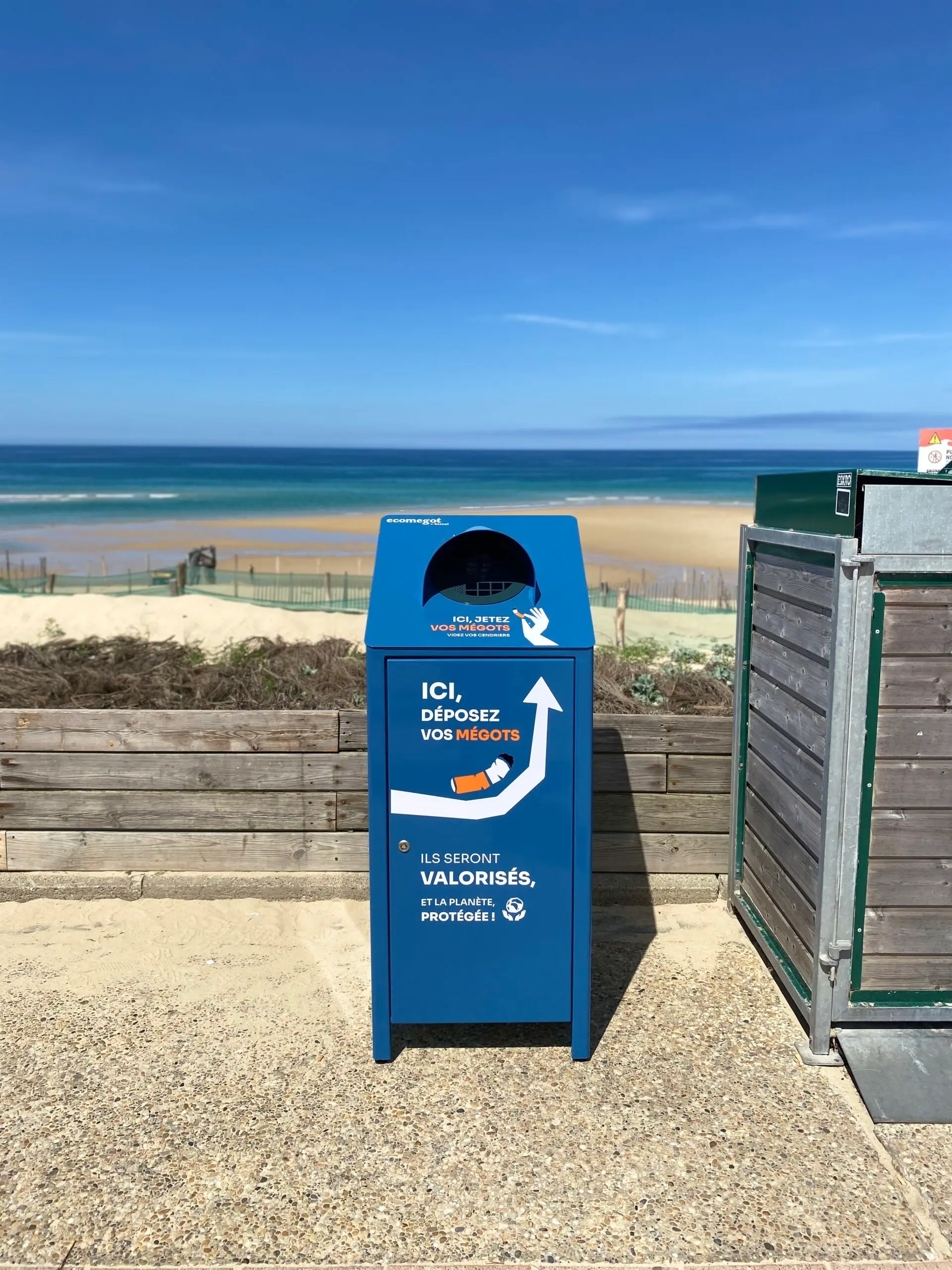 Impact des mégots de cigarette sur les plages.